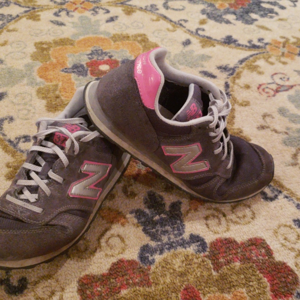 Shoes - Picture 3 of 6